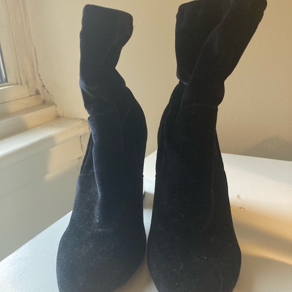 Black heeled boots - Picture 2 of 3